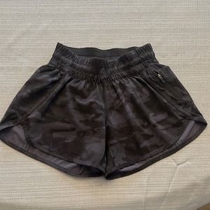 Lululemon Track that high-rise 3" - Camo